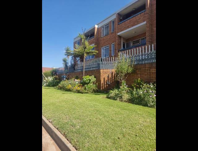 1 BEDROOM TOWNHOUSE FOR SALE IN MALVERN EAST EXT
